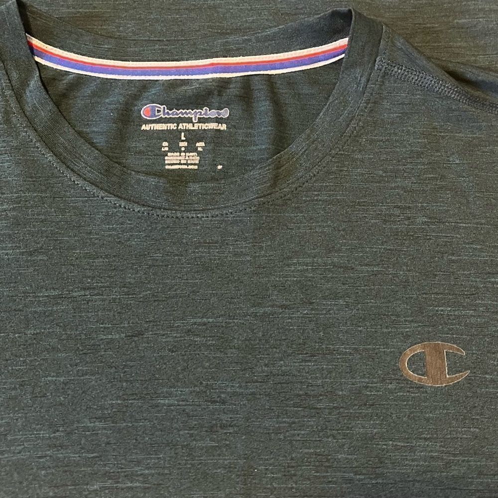 CHAMPION athletic fit shirt
